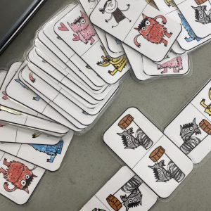 Dominó del monstruo de colores